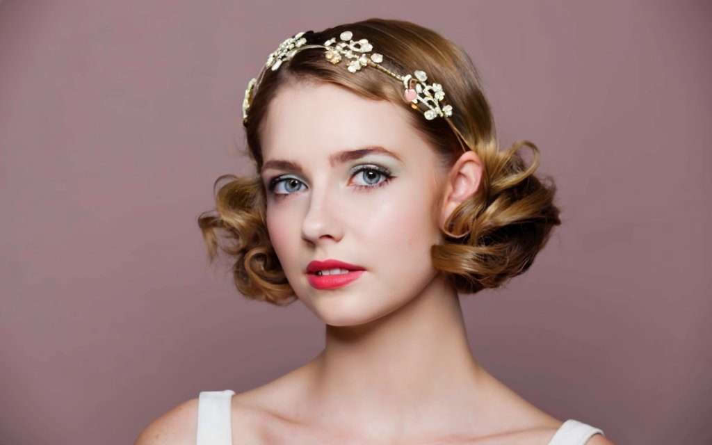 Bobby Pin Artistry vintage hairstyle
