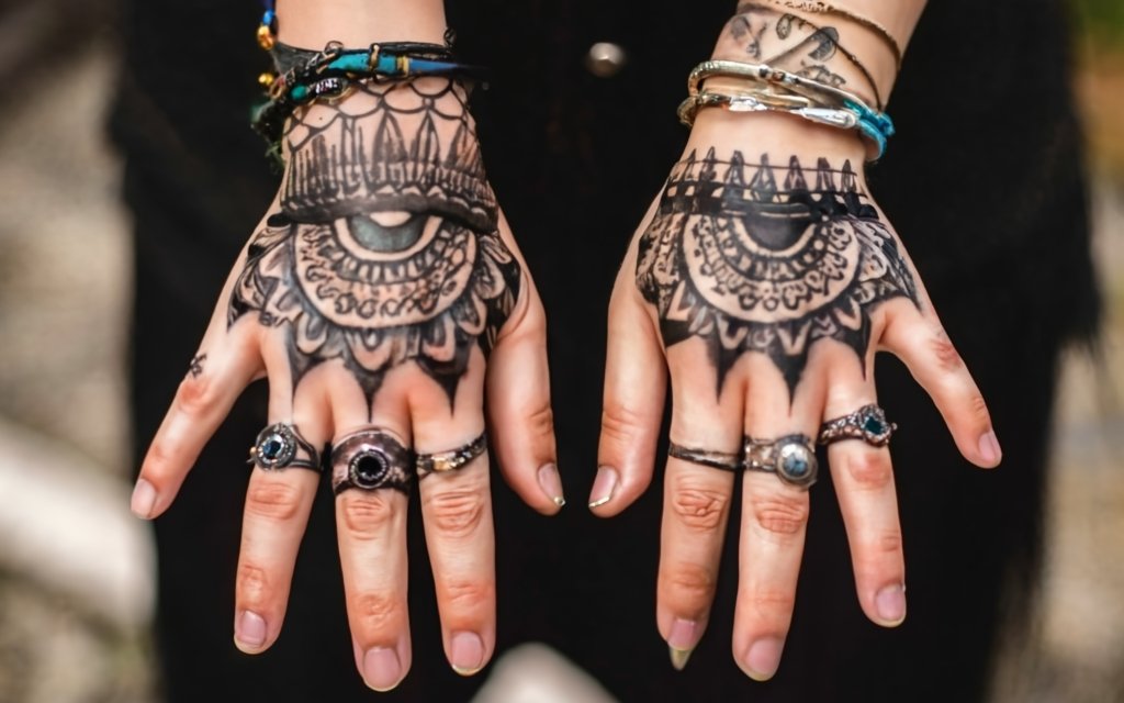 Ignorant Style With Bold Hand Tattoo Ideas