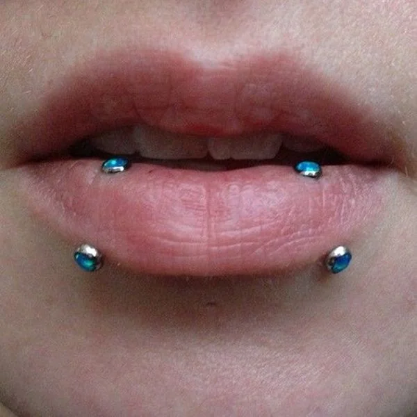horizontal lip piercing that looks like Snake Bites